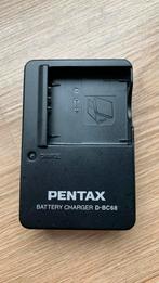 Pentax D-BC68 batterij oplader/ battery charger, Audio, Tv en Foto, Fotografie | Accu's en Batterijen, Ophalen of Verzenden, Zo goed als nieuw