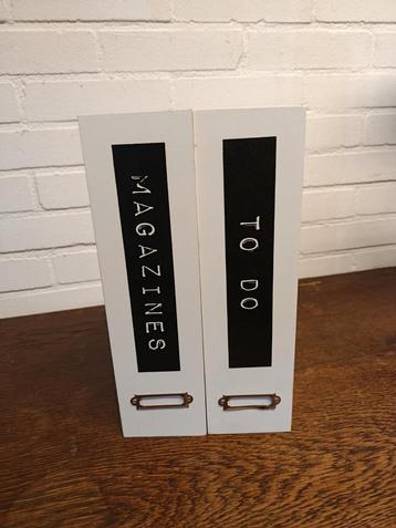 2 houten tijdschrift bakken  beschikbaar voor biedingen