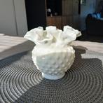 Vaasje melkglas. Fenton, Antiek en Kunst, Ophalen of Verzenden