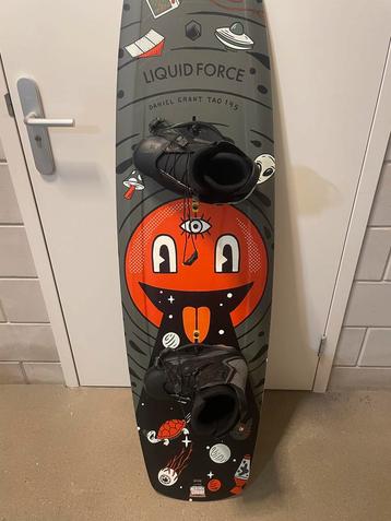 Wakeboard Liquid Force 145cm + Ronix Bindingen beschikbaar voor biedingen
