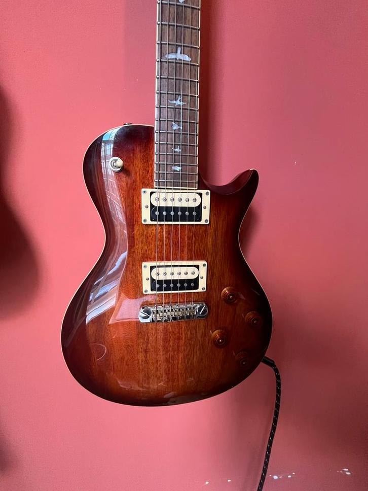 PRS SE 245 met premium PRS gigbag, Muziek en Instrumenten, Snaarinstrumenten | Gitaren | Elektrisch, Zo goed als nieuw, Solid body