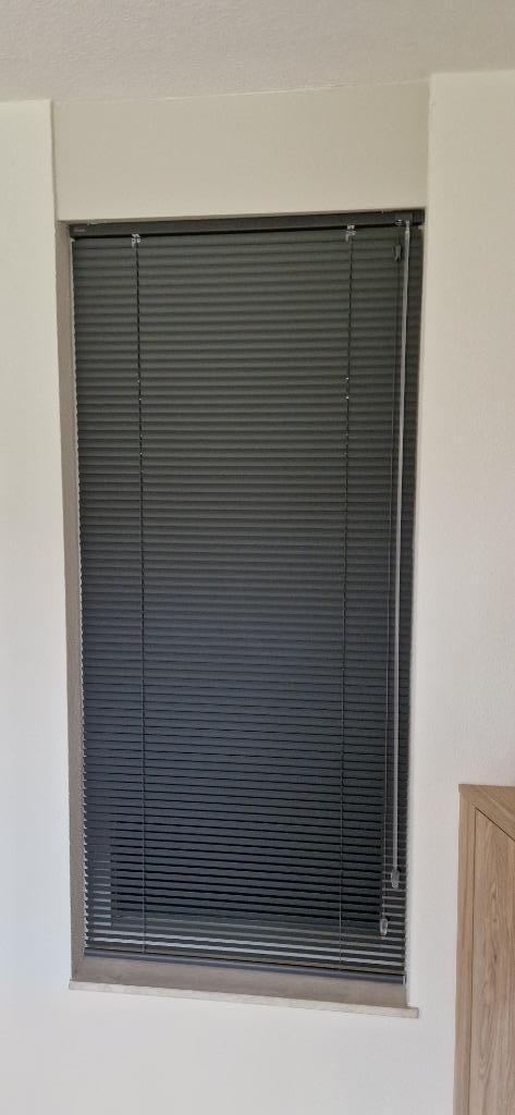 Te koop jaloezie, Huis en Inrichting, Stoffering | Gordijnen en Lamellen, Zo goed als nieuw, 150 tot 200 cm, 50 tot 100 cm, Grijs