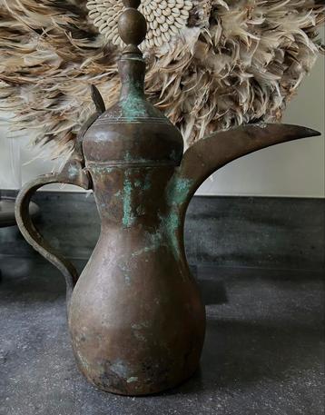 Grote dallah oosterse Arabische turkse oude koffie kan beschikbaar voor biedingen
