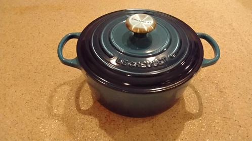NIEUW IN DOOS BLAUWE BRAAD/STOOFPAN LE CREUSET 24 CM, 4.2 L, Huis en Inrichting, Keuken | Potten en Pannen, Nieuw, Koekenpan of Braadpan