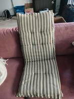Twee grijs wit gestreepte kussens voor standen stoelen, Ophalen, Gebruikt
