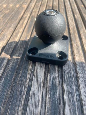 Scotty 1.5" Ball System met basisplaat beschikbaar voor biedingen