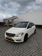 Mercedes-Benz B-Klasse B250 Prestige AMG Pano 2014 Wit, Auto's, 74 €/maand, 4 cilinders, Wit, 1375 kg