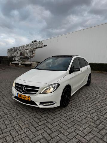 Mercedes-Benz B-Klasse B250 Prestige AMG Pano 2014 Wit beschikbaar voor biedingen