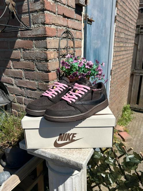 Travis Scott x Air Jordan 1 Low OG Velvet Brown Dark Mocha, Kleding | Heren, Schoenen, Nieuw, Sneakers of Gympen, Bruin, Ophalen of Verzenden