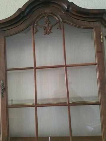 Wand vitrine kastje van mahoniehout??? h 70 br 62 en d15 cm beschikbaar voor biedingen