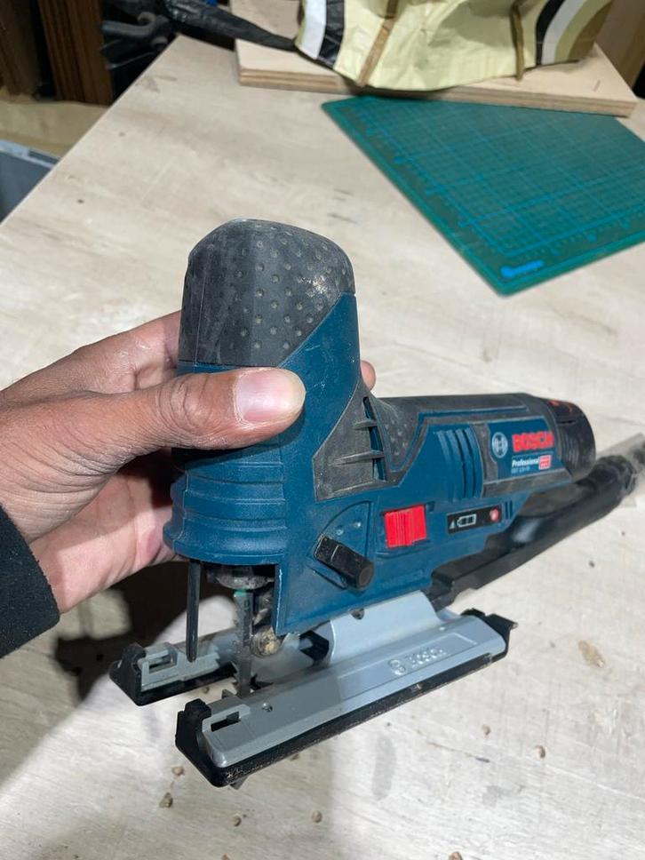 Bosch Accu Decoupeerzaag Professioneel, Doe-het-zelf en Verbouw, Gereedschap | Zaagmachines, Gebruikt, Decoupeerzaag, 70 mm of meer