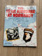 US gesigneerde versie 101st at Normandy, Verzamelen, Militaria | Tweede Wereldoorlog, Amerika, Boek of Tijdschrift, Ophalen of Verzenden