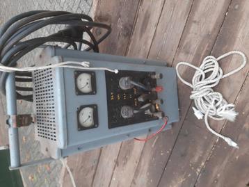 Oude accu lader 6_12_18_24 volt beschikbaar voor biedingen