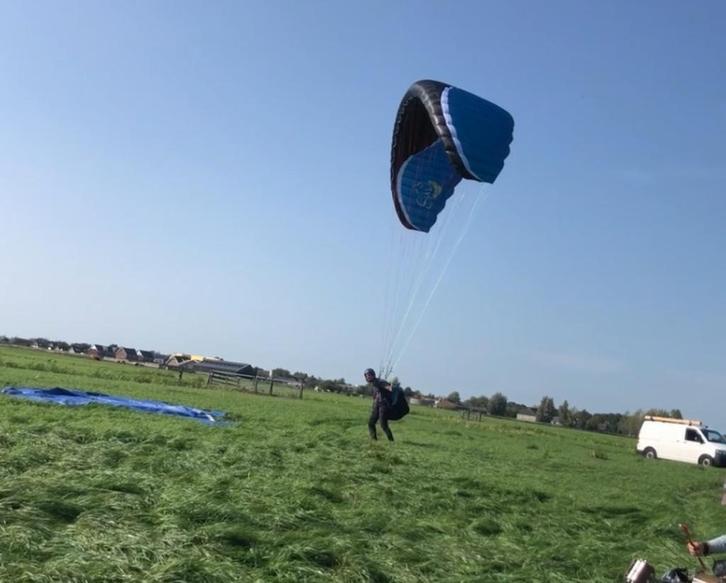 Susi 18 m2 custem, Sport en Fitness, Zweefvliegen en Paragliding, Zo goed als nieuw, Scherm, Ophalen of Verzenden