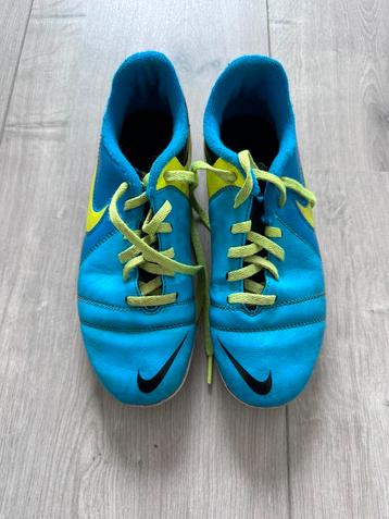 Nike voetbalschoen blauw maat 35 beschikbaar voor biedingen