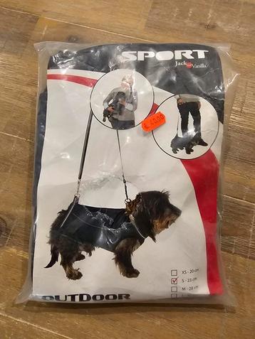 Honden jasje / tuigje beschikbaar voor biedingen
