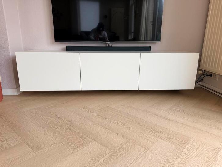 Tv meubel (besta Ikea), Huis en Inrichting, Kasten | Televisiemeubels, Zo goed als nieuw, Minder dan 100 cm, 150 tot 200 cm, 25 tot 50 cm