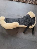 BR onderlegger bont maat M, past onder een 17,5inch zadel, Dieren en Toebehoren, Paarden en Pony's | Dekens en Dekjes, Ophalen of Verzenden
