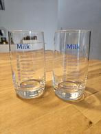 Set van 2 glazen met melk teksten, Huis en Inrichting, Keuken | Servies, Glas of Glazen, Nieuw, Ophalen of Verzenden, Glas