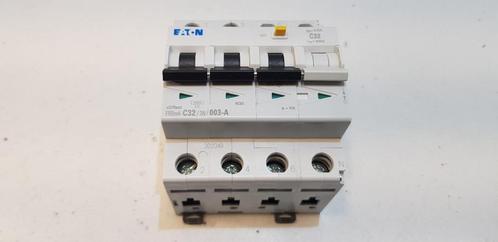 Eaton xEffect Aardlekautomaat Krachtstroom C32 30mA (1x), Hobby en Vrije tijd, Elektronica-componenten, Gebruikt, Ophalen of Verzenden