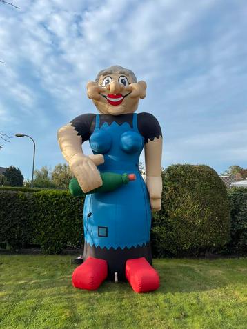 Sarah Opblaasfiguur Huren / Voordelig en makkelijk beschikbaar voor biedingen