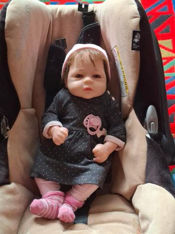 Reborn meisje beschikbaar voor biedingen