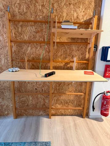 Houten Bureau met Ladder Design beschikbaar voor biedingen