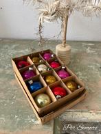 Per Sempre , Schattig Doisje met oude kleine Kerstballetjes, Ophalen of Verzenden