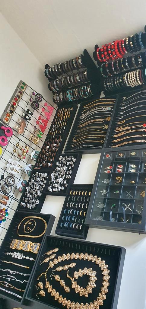 Grote partij sieraden., Sieraden, Tassen en Uiterlijk, Kettingen, Nieuw, Overige materialen, Goud, Ophalen