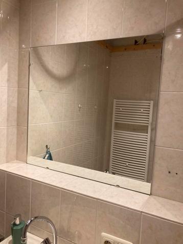 Badkamerspiegel 80 cm breed x 74 cm hoog beschikbaar voor biedingen