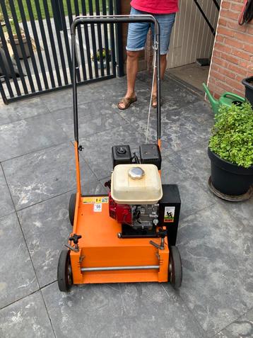 Eliet E450LM verticuteermachine uit 2018 met Honda GX160 beschikbaar voor biedingen