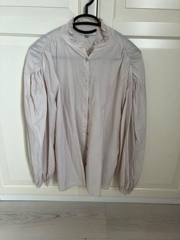Mooie blouse Nukus maat L licht zand beschikbaar voor biedingen