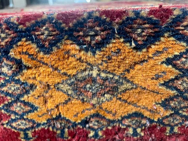Oud Perzisch Tapijt in redelijke staat, Antiek en Kunst, Antiek | Kleden en Textiel, Verzenden