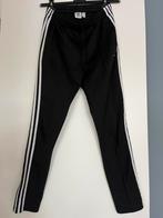 ADIDAS - zwarte traingsbroek met witte biezen - maat 36 / S, Kleding | Dames, Sportkleding, Ophalen of Verzenden, Zo goed als nieuw