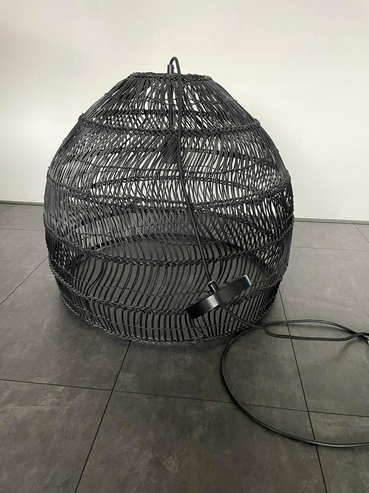 HK living zwarte rotan lamp, Huis en Inrichting, Lampen | Hanglampen, Zo goed als nieuw, 50 tot 75 cm, Overige materialen, Ophalen of Verzenden