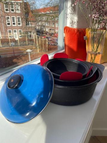 3x Cast iron pots  beschikbaar voor biedingen
