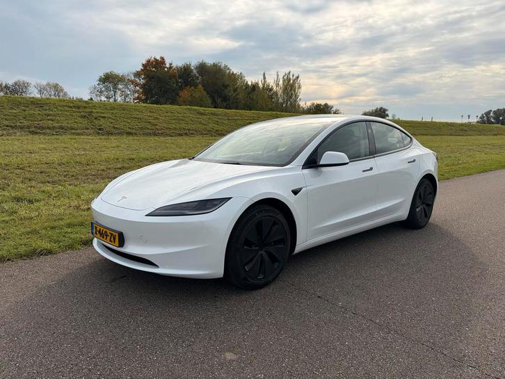 Tesla Model 3 Highland 2024 Wit RWD Achterwielaandrijving, Auto's, Tesla, Particulier, Model 3, Elektrisch, Sedan, Automaat, Origineel Nederlands