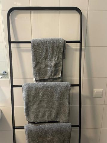 Handdoekenrek beschikbaar voor biedingen