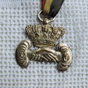 Medaille  twee gevouwen handen onder een kroon Belgie beschikbaar voor biedingen