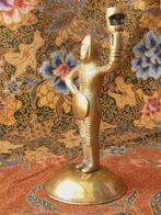Antieke bronzen kandelaar uit Engeland als een ridder 18 cm., Antiek en Kunst, Ophalen of Verzenden, Koper of Brons