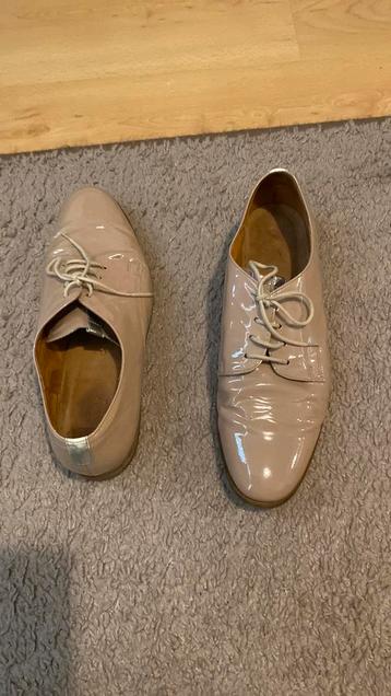 2 paar gabor schoenen mt 39. 6.00 per paar beschikbaar voor biedingen