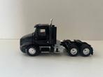 Zwarte Volvo VNR 300 van First Gear, Hobby en Vrije tijd, Ophalen of Verzenden, Zo goed als nieuw, Bus of Vrachtwagen, Overige merken