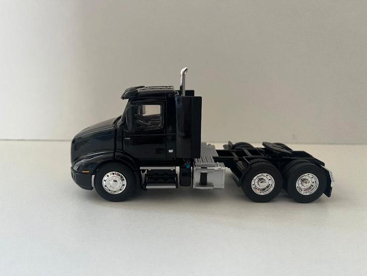 Zwarte Volvo VNR 300 van First Gear, Hobby en Vrije tijd, Modelauto's | 1:50, Zo goed als nieuw, Bus of Vrachtwagen, Overige merken