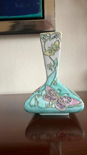 Distel, de aardewerk beschikbaar voor biedingen