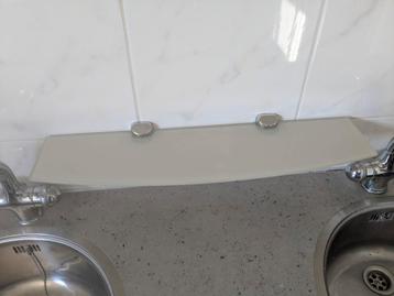Te koop 3 badkamer plankjes van glas beschikbaar voor biedingen