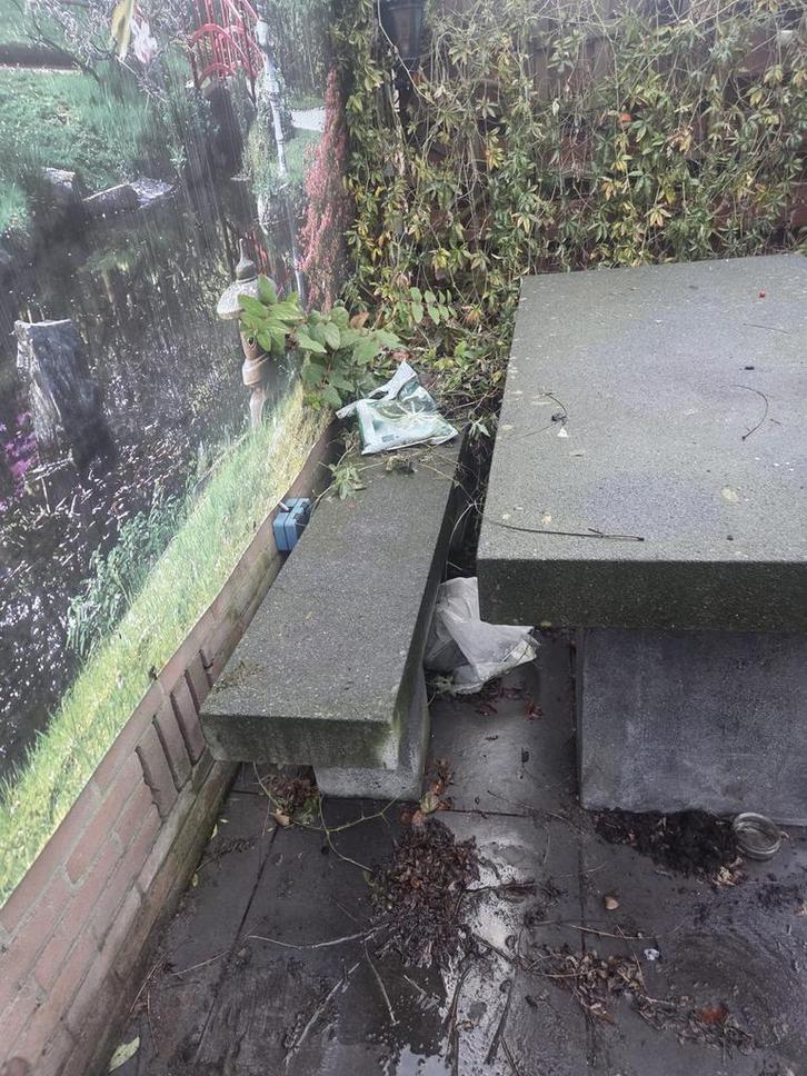 Hardsteen Tuintafel met Bank -, Tuin en Terras, Picknicktafels, Gebruikt, Rechthoekig, Overige materialen, Ophalen