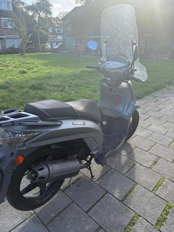 Zeer nette fraaie Kymco People S Blauwe kenteken beschikbaar voor biedingen
