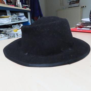 hoed zwarte vilten hoed  maat 56  beschikbaar voor biedingen