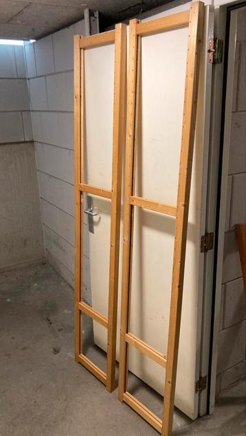 Lundia panelen en plinten 40x100cm beschikbaar voor biedingen