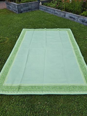 Groen Tafelkleed met Insecten Motief beschikbaar voor biedingen